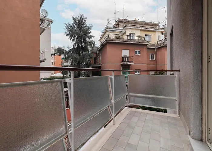 Guesthost - Monteverde Quattro Venti Apartment Rom